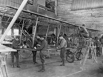 Students rig biplane
