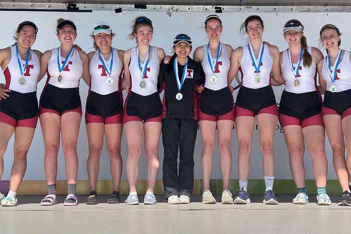 Team photo of the openweight crew 2V8+ wearing their gold medals they won at the Knecht Cup