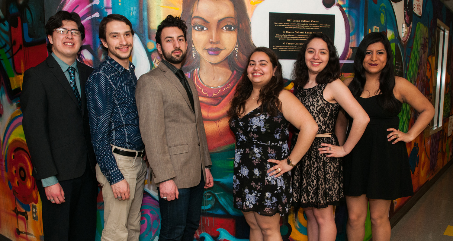 LUChA class of 2016 members posing for a picture at the Chicano grad photoshoot